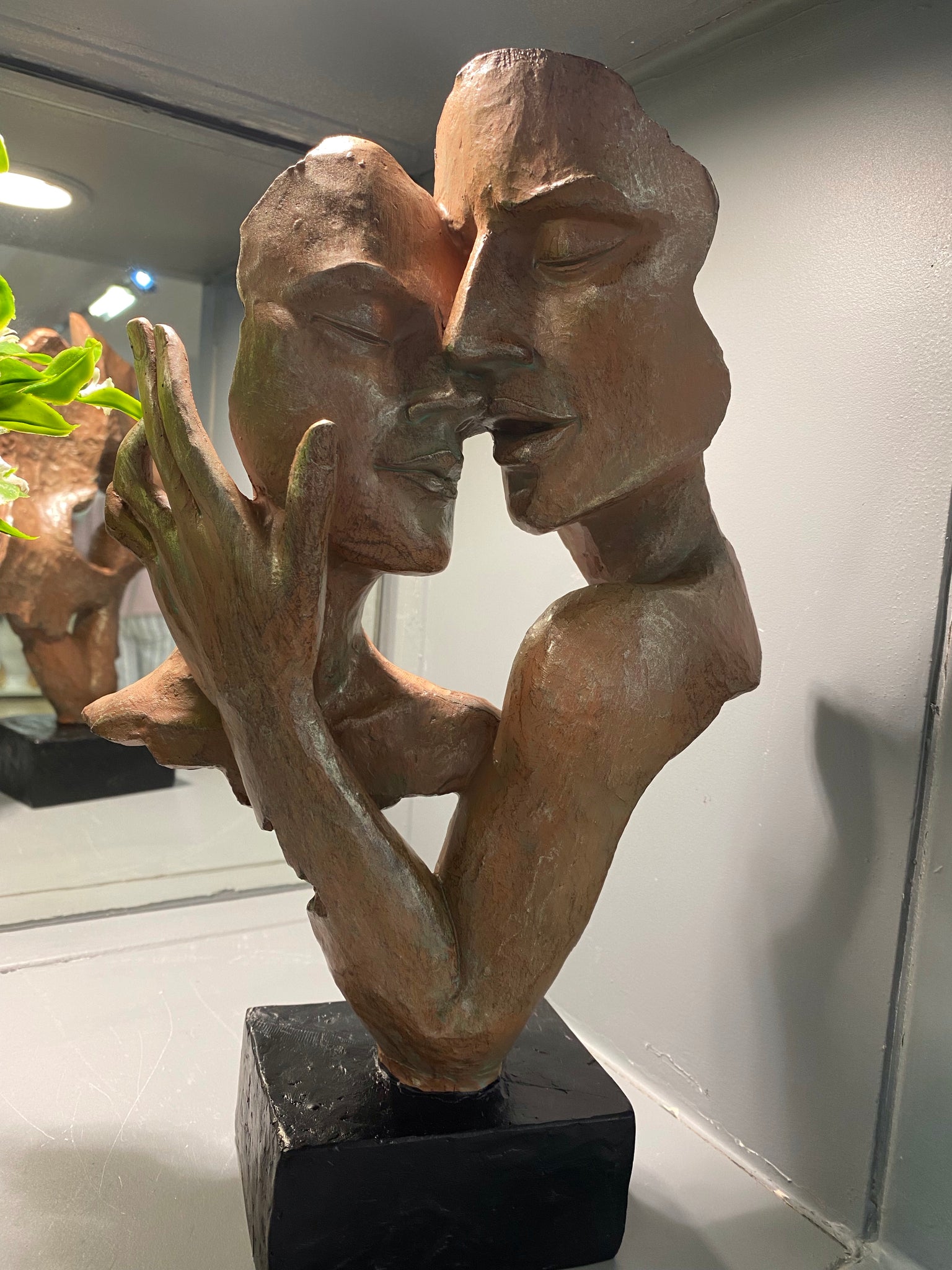 Oli Lovers Sculpture