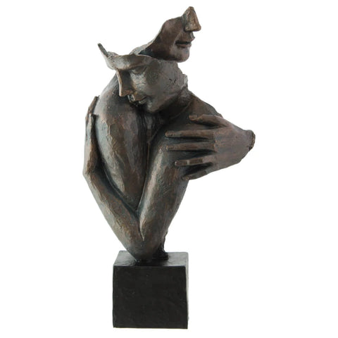 Oli Hugging Lovers Sculpture